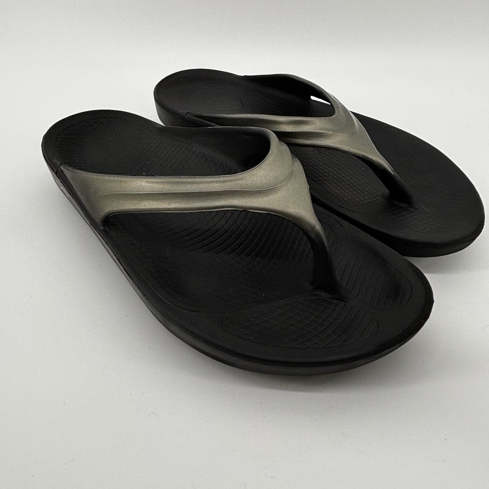 Oofos Women's 9 OOlala Luxe Recovery Thong Flip Flops Black/Latte 10 EU40